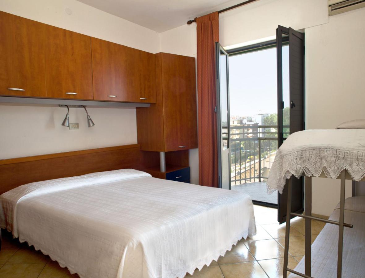 Hotel Frank Лідо-ді-Єзоло Номер фото