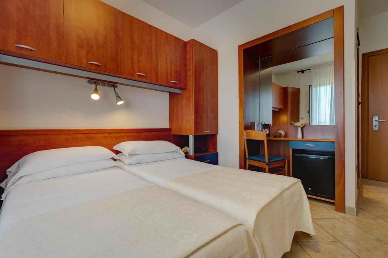 Hotel Frank Лідо-ді-Єзоло Екстер'єр фото